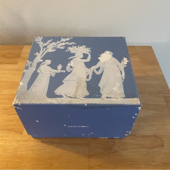 Wedgwood Ring or Trinket Box - Picture 6 of 7